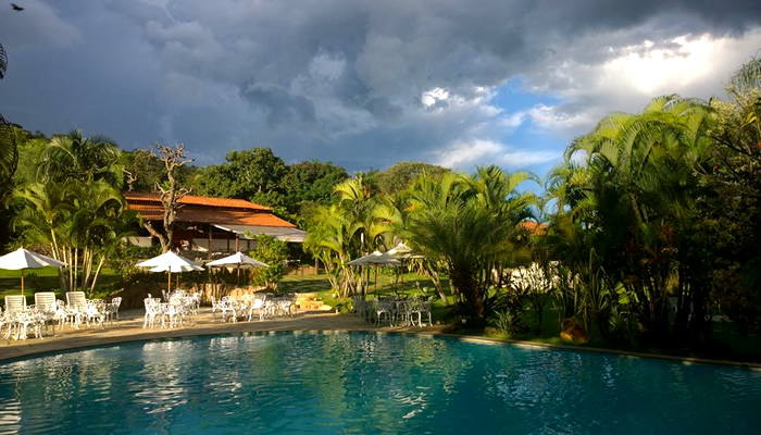 Hotel Fazenda Estalagem Alter Real: Área da piscina