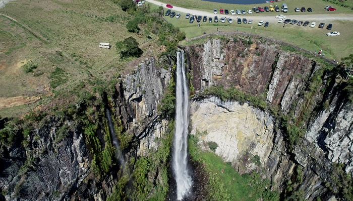 Vista aérea da Cachoeira do Avencal, em Urubici (Serra do Rio do Rastro)