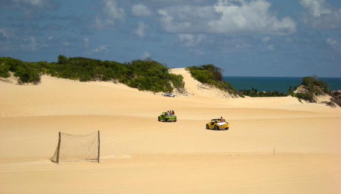 O que fazer na Praia de Genipabu/RN: Passeio de Buggy pelas dunas