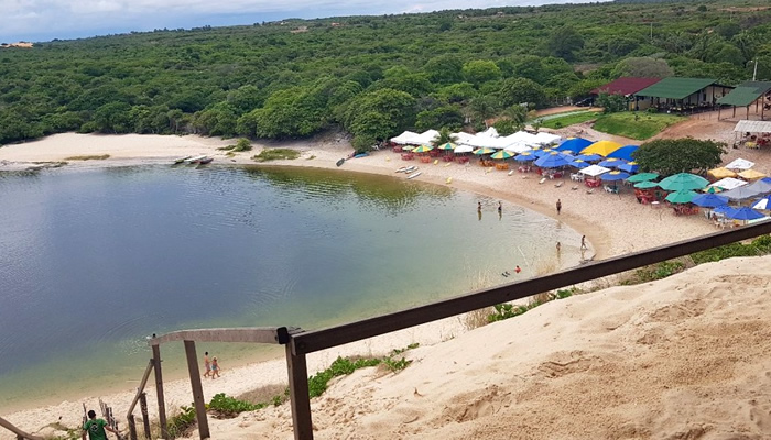 Barracas na Lagoa de Jacumã (RN)