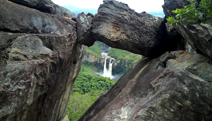 O que fazer na Chapada dos Veadeiros: Janela e Cachoeira do Abismo