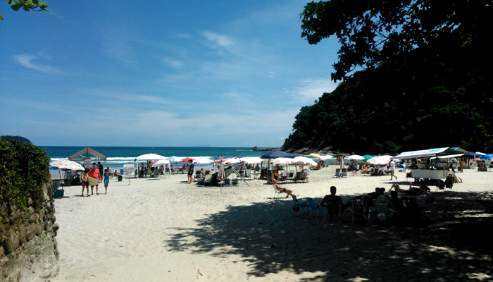 Barracas na Praia da Barra do Una, em São Sebastião/SP