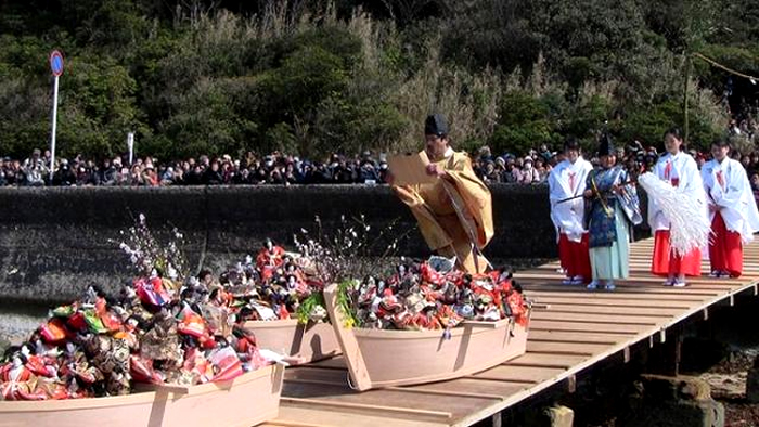 Festas Populares do Japão: Hina Nagashi