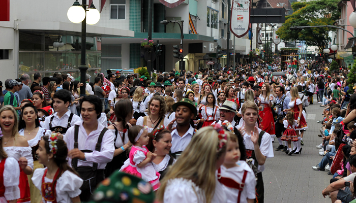 Festas típicas da Região Sul do Brasil: Oktoberfest, na cidade de Blumenau