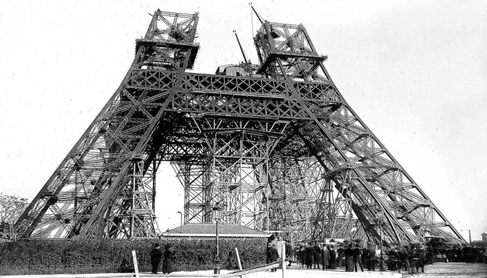 Curiosidades e História da Torre Eiffel: Torre Eiffel em construção