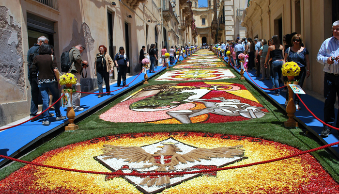 Festas Típicas da Itália: Tapete de flores da Infiorata