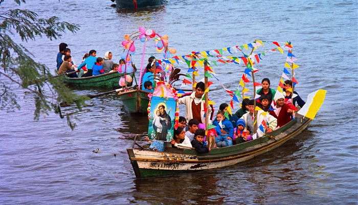 Festas populares do Paraguai: Procissão náutica durante as festas de San Antonio de la Pádua