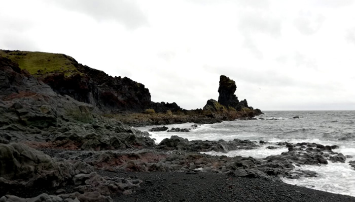 As melhores praias de areia preta da Islândia: Praia Djúpalónssandur