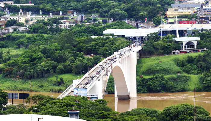 Ponte Internacional da Amizade, que liga o Brasil ao Paraguai
