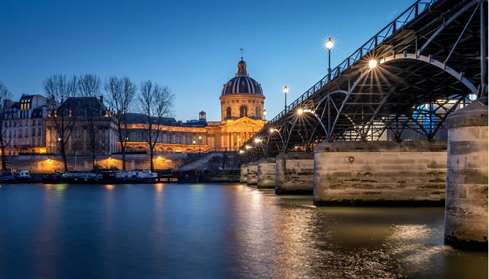 Ponte dos Cadeados (Pont des Arts), em Paris, sem cadeados