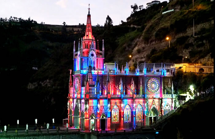 Santuário de Las Lajas (Colômbia) à noite: Luzes noturnas