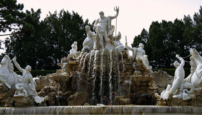 Neptunbrunnen Fountain (Fonte de Netuno) no Palácio de Schönbrunn