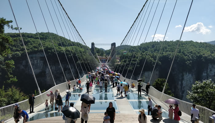 Visitantes na Ponte de Zhangjiajie
