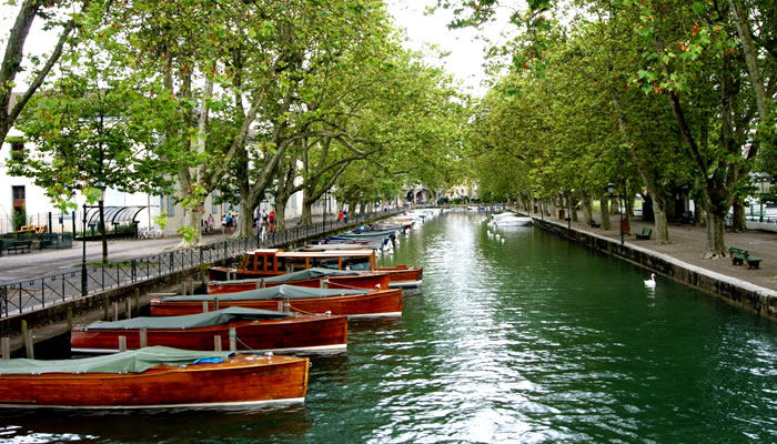 Canal em Annecy, na França