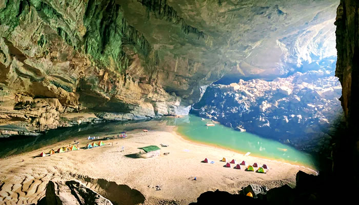 Acampamento na caverna Hang En