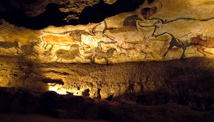 Pintura nas paredes de Lascaux II, uma réplica da caverna original