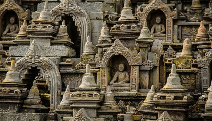 Detalhe das estátuas do Templo de Borobudur