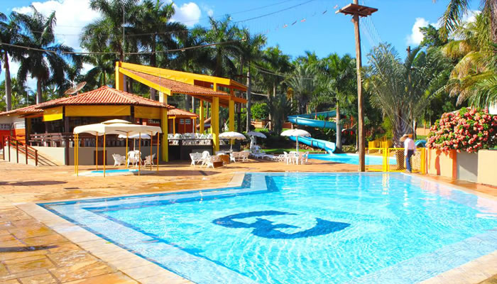 Hotéis Fazenda Próximos a Goiânia: Área das piscinas do Estância Park Hotel