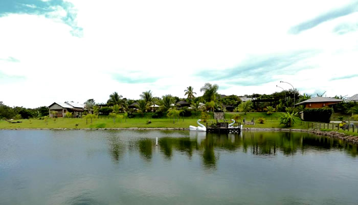 Hotéis Fazenda Próximos a Goiânia: Pedalinhos no lago do Hotel Fazenda Rancho dos Canários
