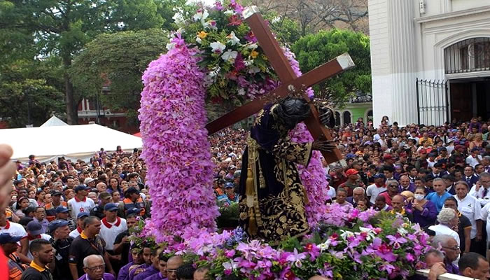 Procissão durante a Semana Santa na Venezuela