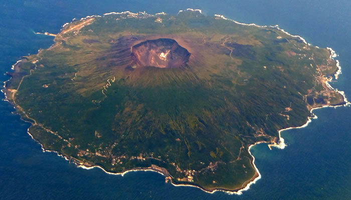 Monte Oyama, no centro da Ilha Miyake-Jima, no Japão
