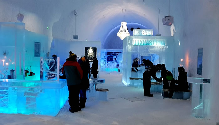 Interior do Icehotel, na Suécia