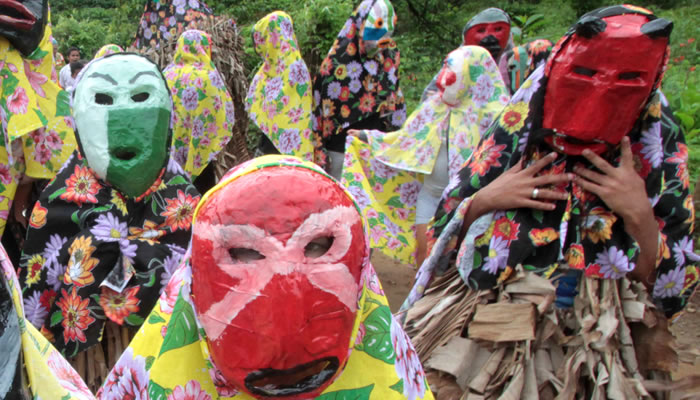 Festas Tradicionais Populares do Espírito Santo: Mascarados no Congo de Máscaras