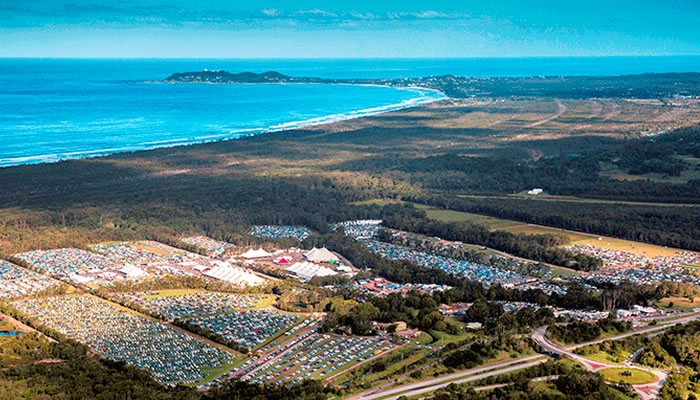 Festas Típicas da Austrália: Vista aérea do Byron Bay Bluesfest