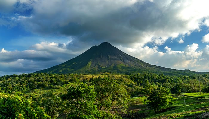 Conheça os Vulcões Imperdíveis da Costa Rica - Fotos e Detalhes!