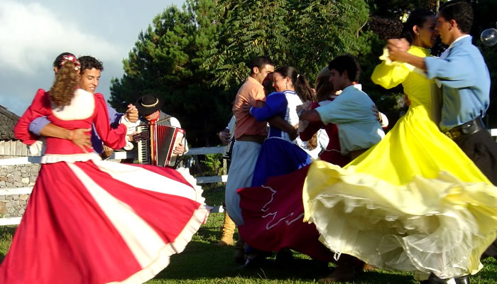 Danças típicas de Santa Catarina: Boi de Mamão Vaneira