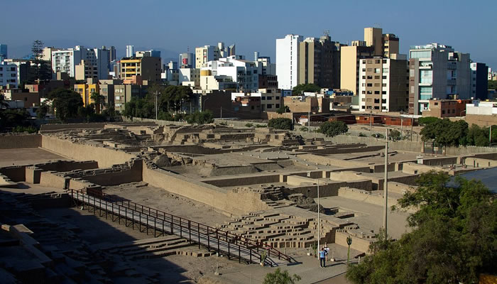 As ruínas de Huaca Pucllana estão dentro da cidade de Lima