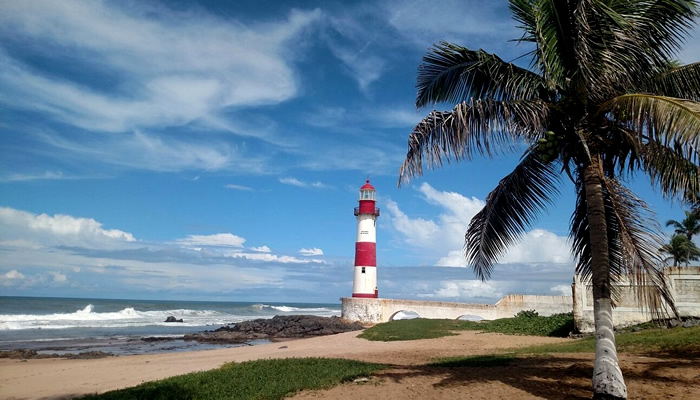 Praias que você precisa conhecer em Salvador (BA): Praia de Itapuã