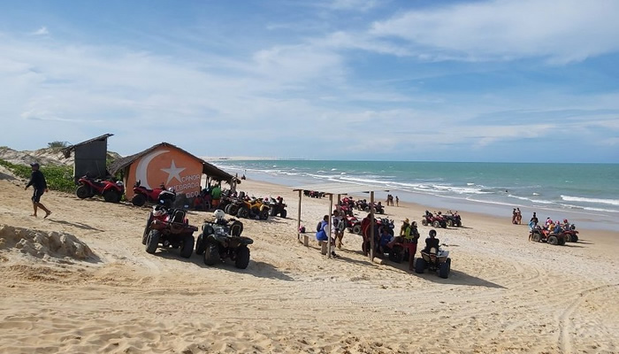 Praias para passear de buggy no Brasil: Canoa Quebrada (CE)