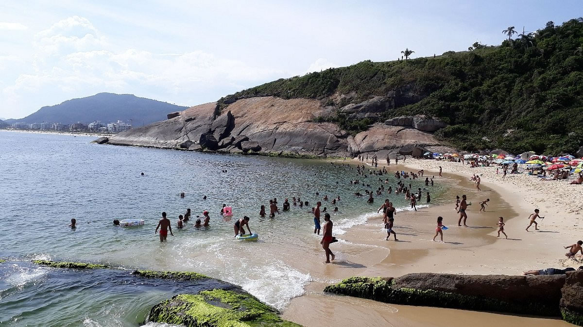 Banhistas na Praia do Sossego (Niterói/RJ)