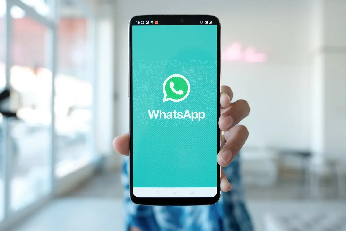 É possível sair de grupo do WhatsApp silenciosamente? Conheça o novo recurso!
