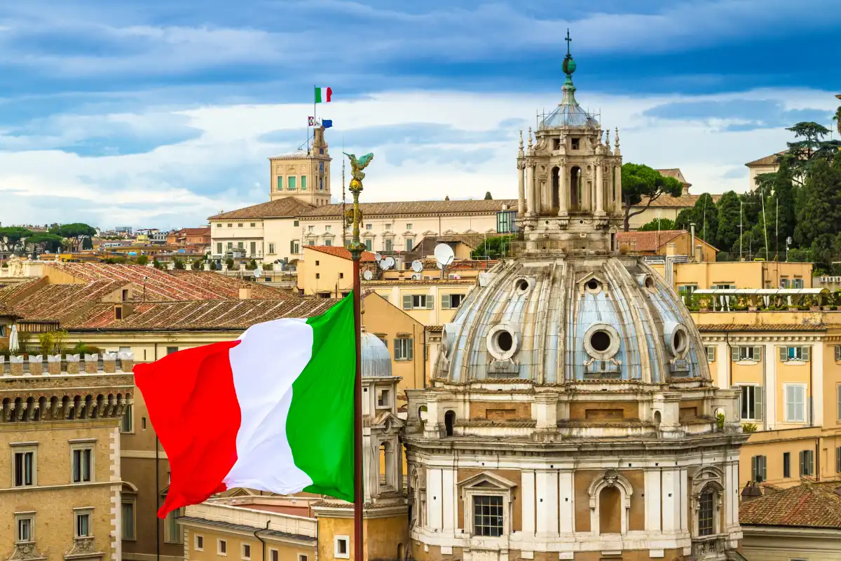 The Italian government wants a fine of up to €100,000 for anyone who uses English or other languages;  know more!
